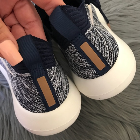 NEW 💙 NIKE ROSHE TWO FLYKNIT SIZE 10.5 WOMEN - Picture 8 of 8